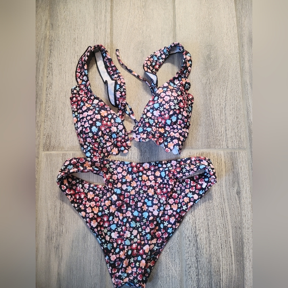 SHEIN triangle floral design cheeky bottom bikini Set size small